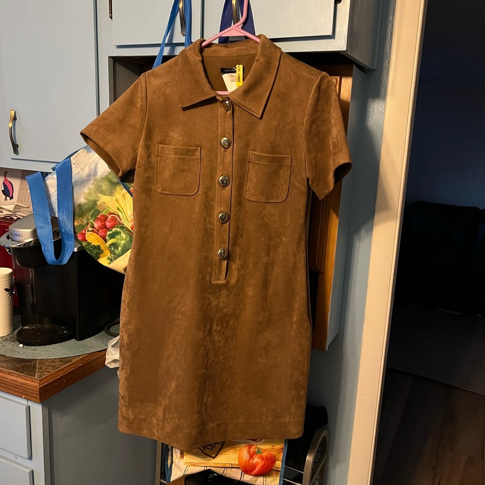 Tommy Hilfiger gold buttoned tan collared dress!